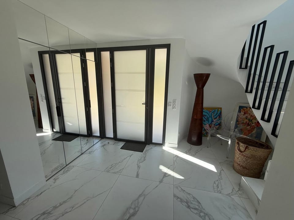 Beautiful villa with sea view Villa in Saint-Raphael