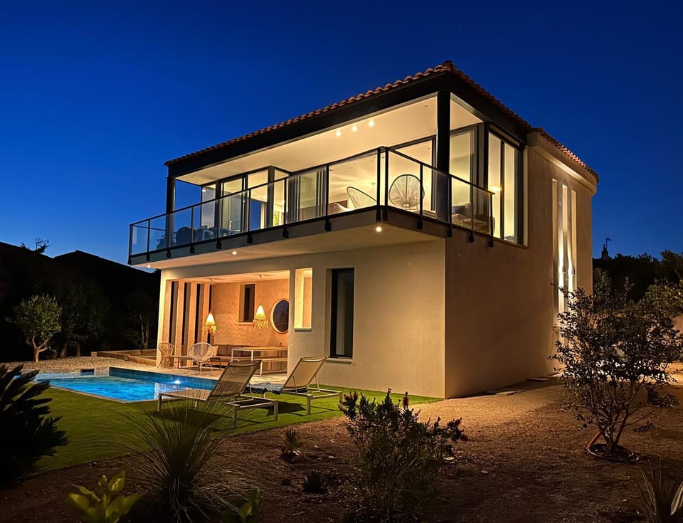 Beautiful villa with sea view Villa in Saint-Raphael