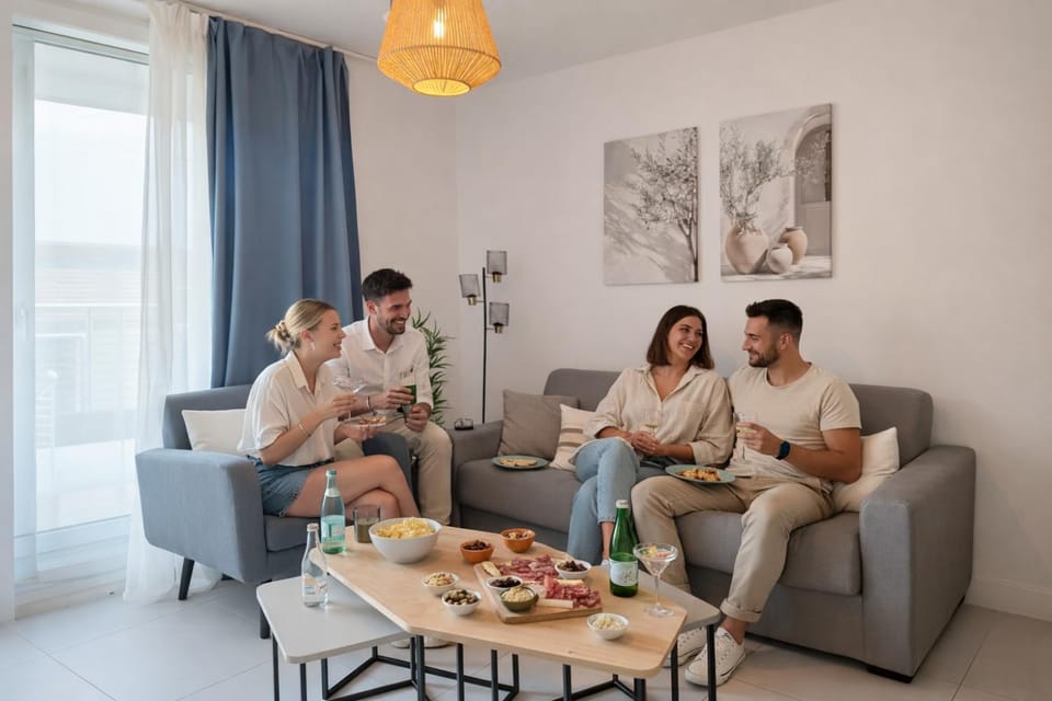 People, Living room, Seating area, Dining area, Guests, Drinks, group of guests