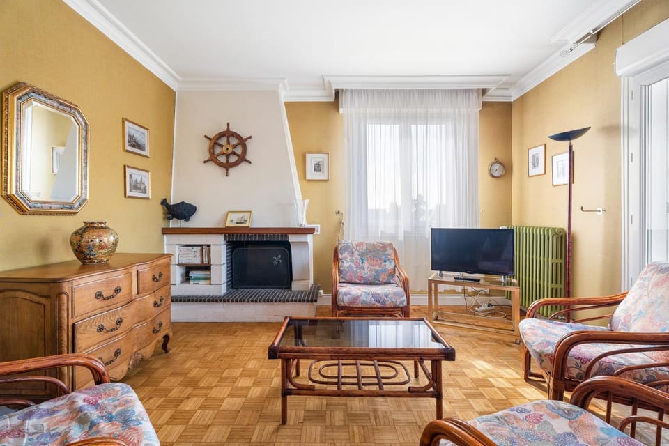 Property building, Living room
