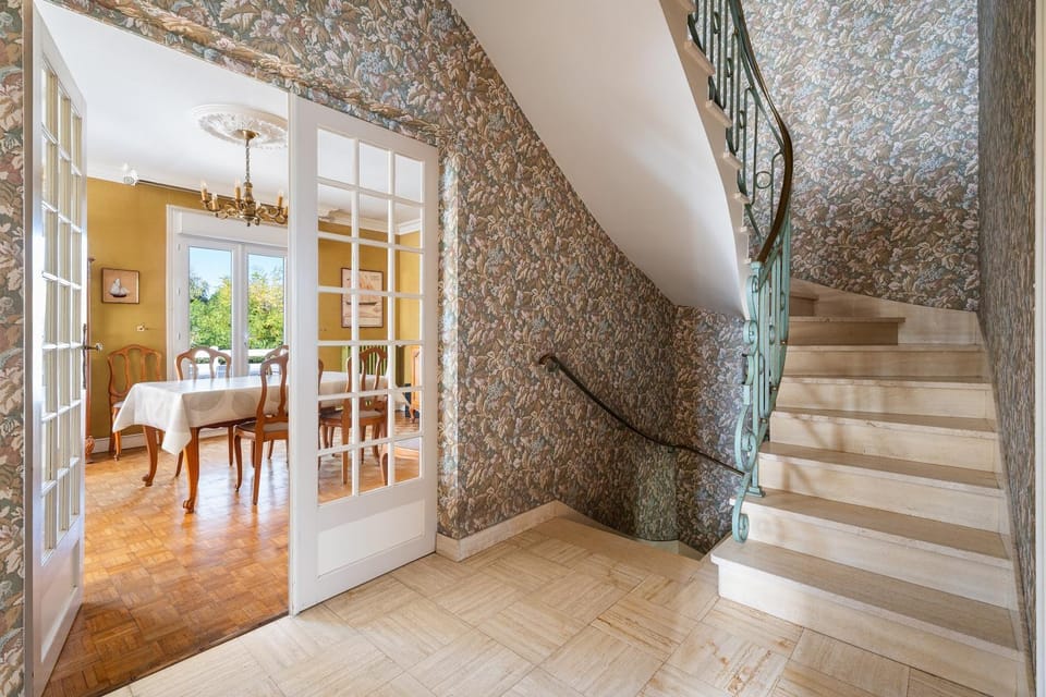 Property building, Living room