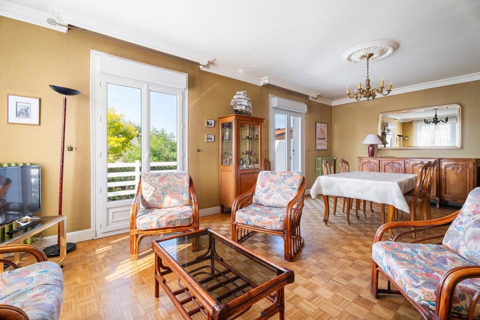 Property building, Living room