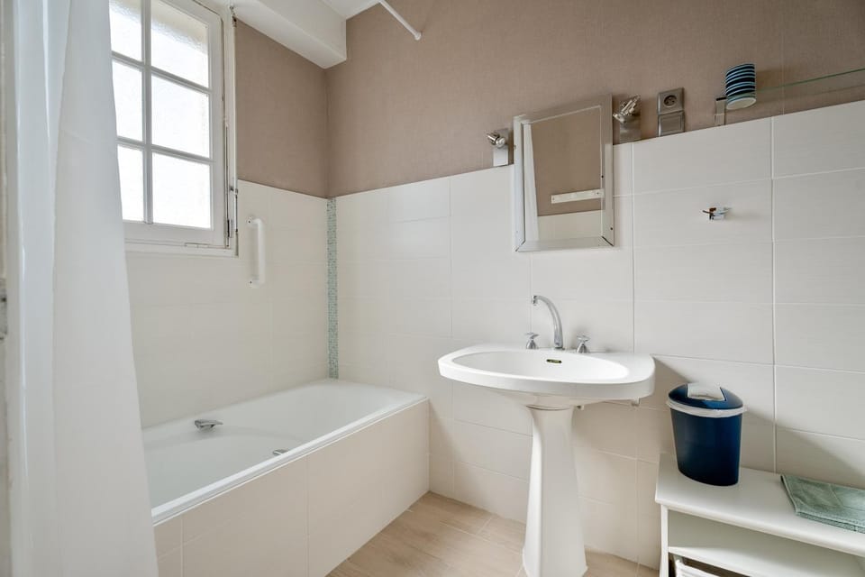 Bathroom, Living room