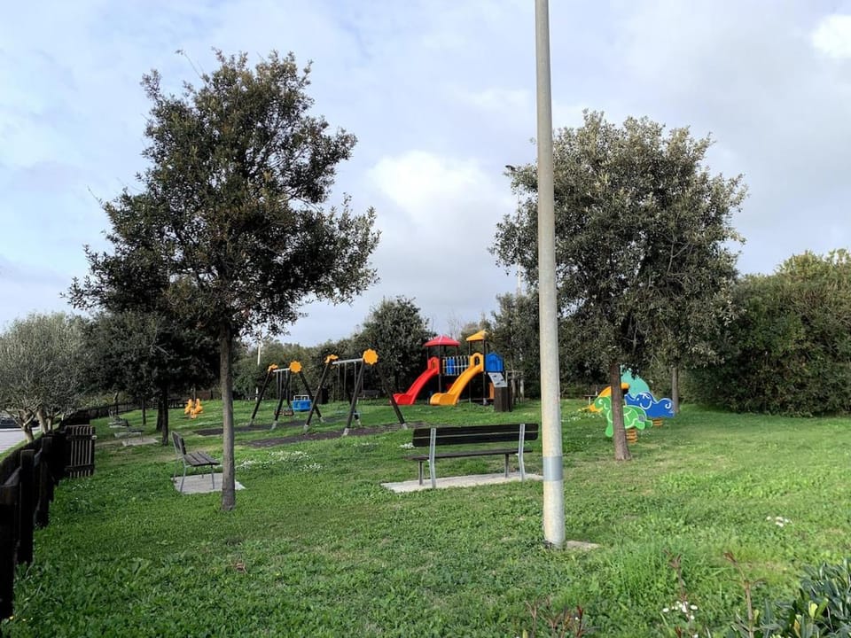 Notte in barca tra gioia e relax cullati dal mare Docked boat in Civitavecchia