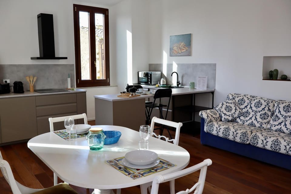 Kitchen or kitchenette, Living room, kitchen