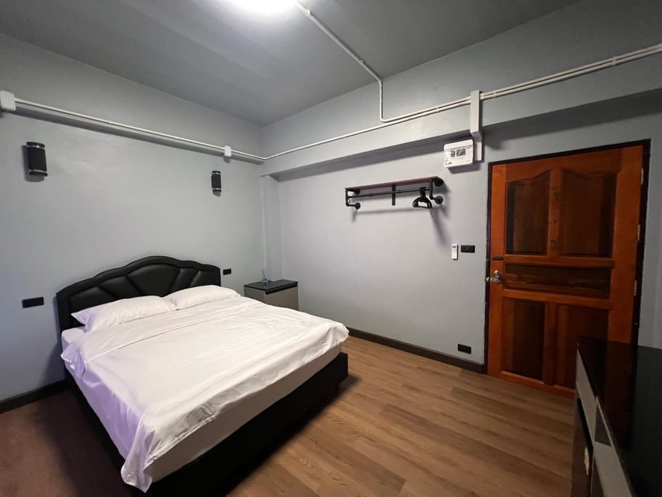 Bed, Photo of the whole room, Bedroom, wardrobe