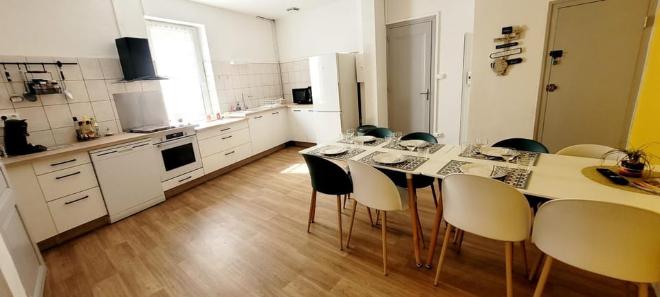 Kitchen or kitchenette, Dining area, dishwasher, oven, stove, toaster