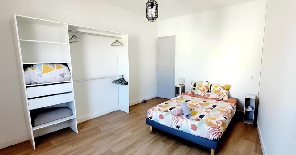 Bed, Photo of the whole room, Bedroom, towels, wardrobe
