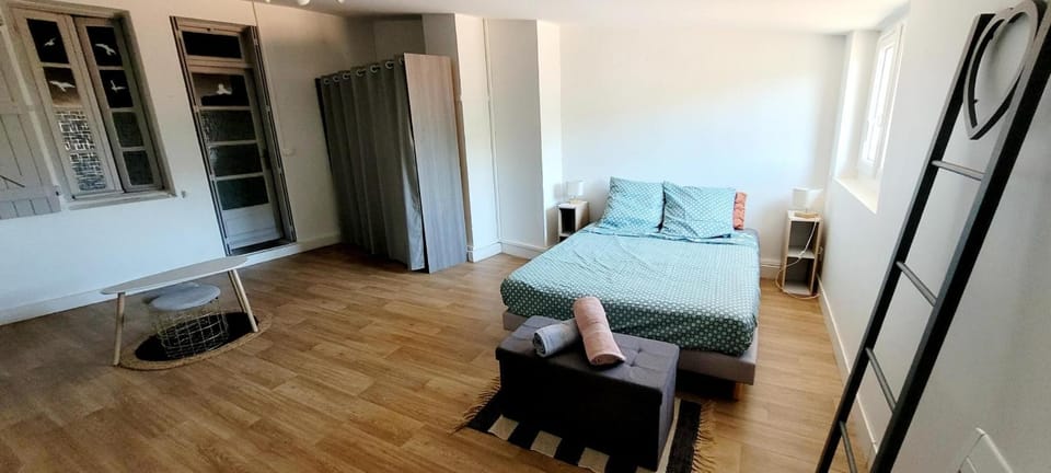 Bed, Photo of the whole room, Bedroom, towels, wardrobe