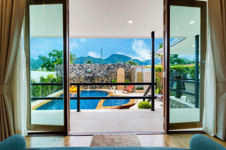 Bedroom, Mountain view, Swimming pool