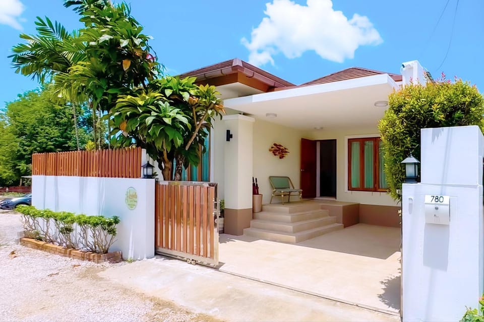 Property building, Facade/entrance, Parking