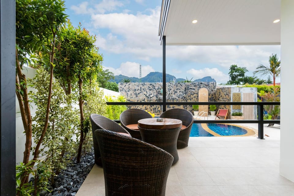 Balcony/Terrace, Mountain view, Swimming pool