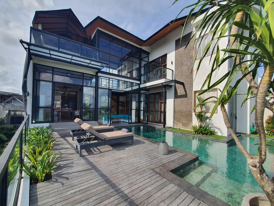 Property building, Day, Garden, Balcony/Terrace, Balcony/Terrace, Pool view, Swimming pool, sunbed