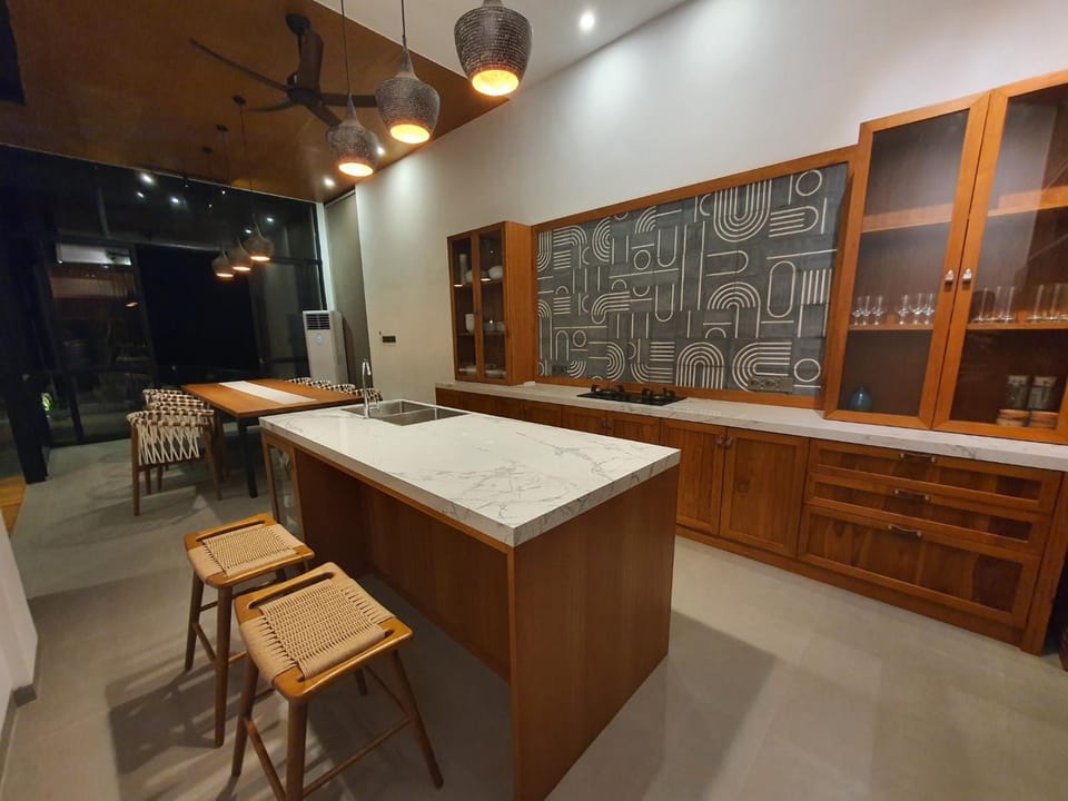 Kitchen or kitchenette, Dining area, stove