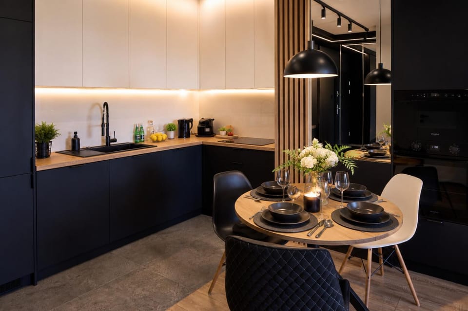 Kitchen or kitchenette, Dining area, Food