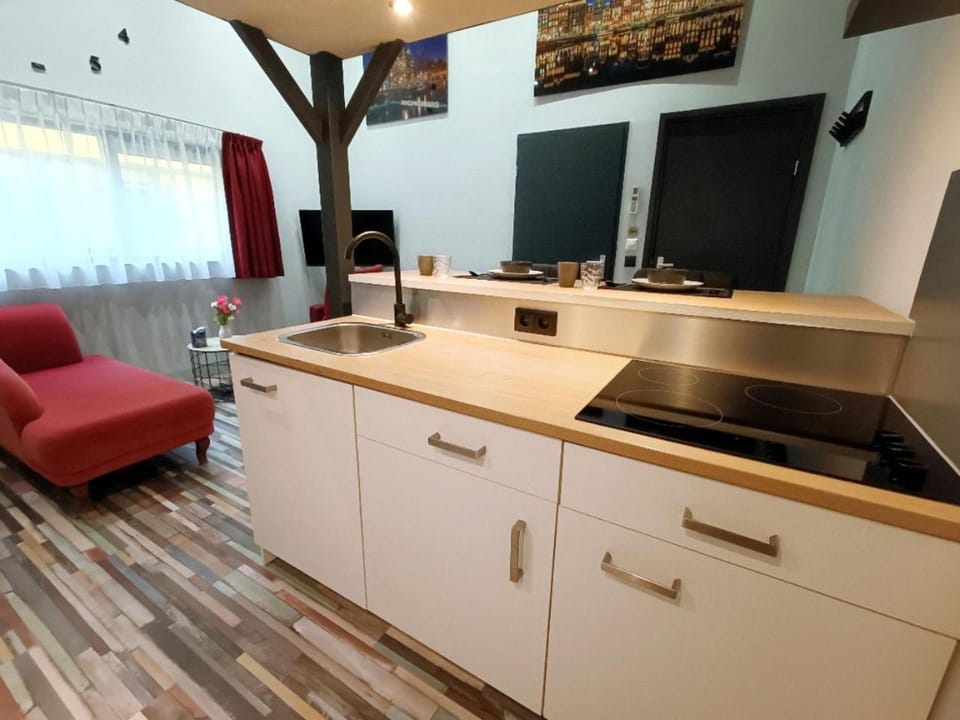 TV and multimedia, Kitchen or kitchenette, Living room