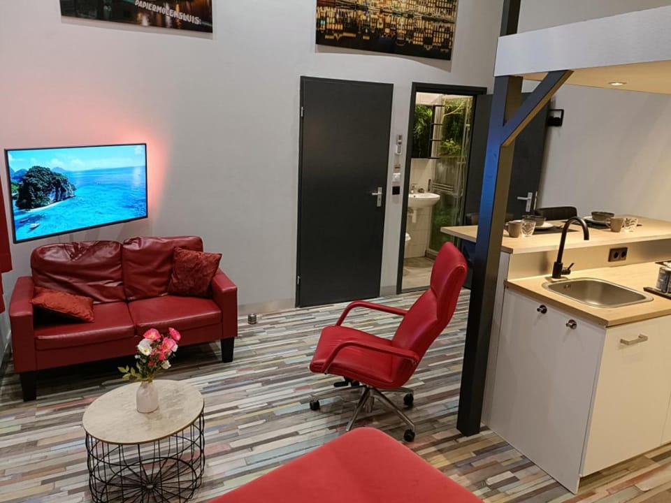 TV and multimedia, Kitchen or kitchenette, Living room, Dining area