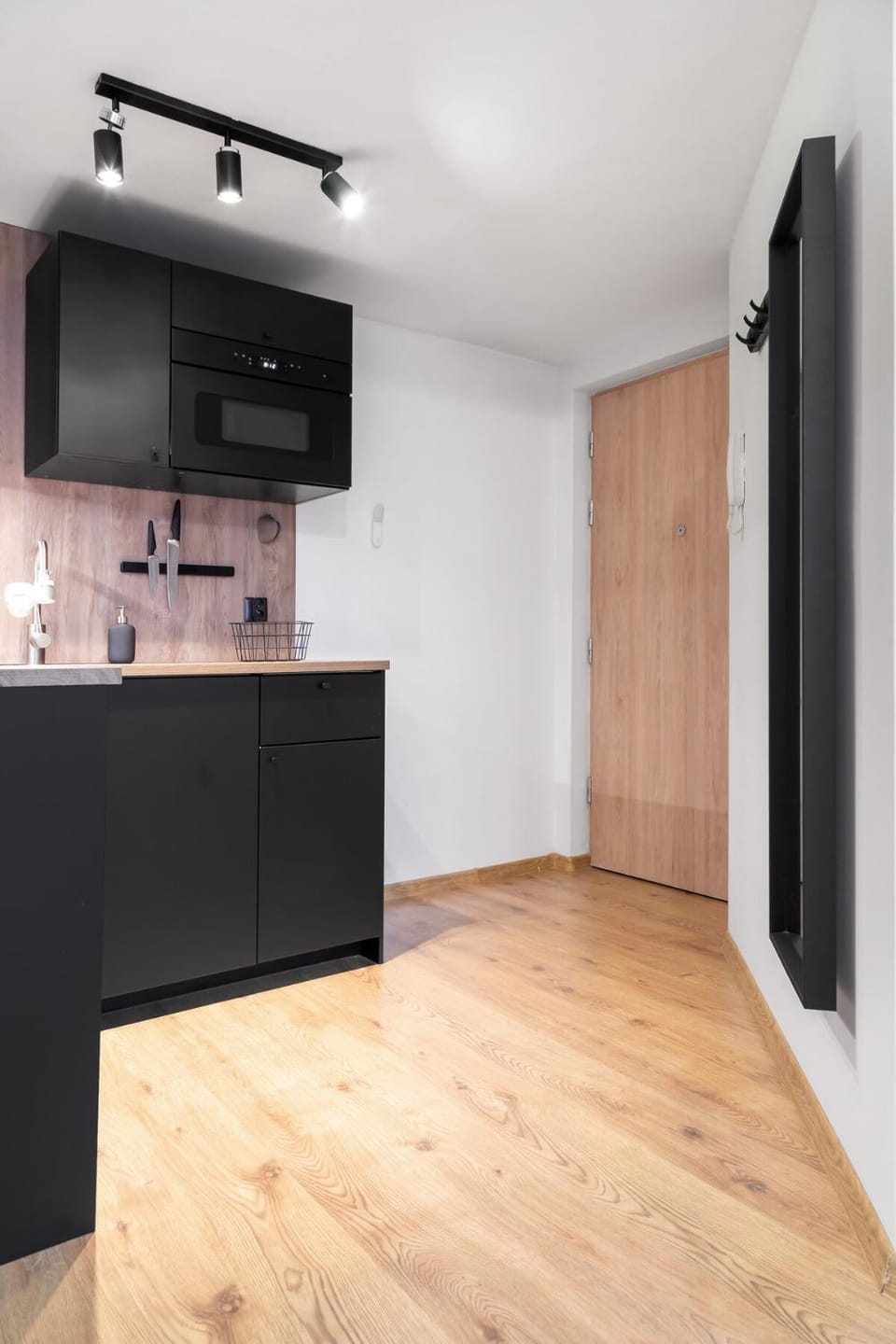 Kitchen or kitchenette, oven