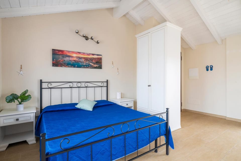 Bed, wardrobe