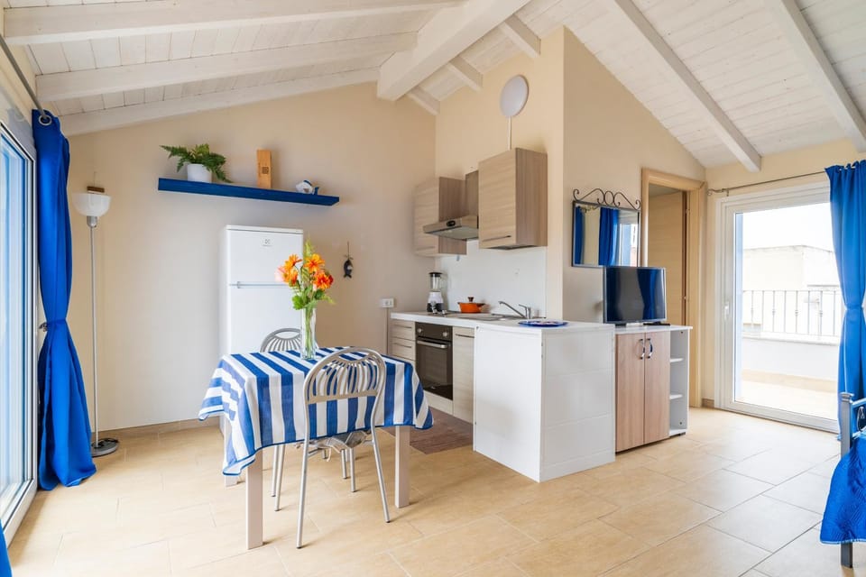 Dining area, oven, stove