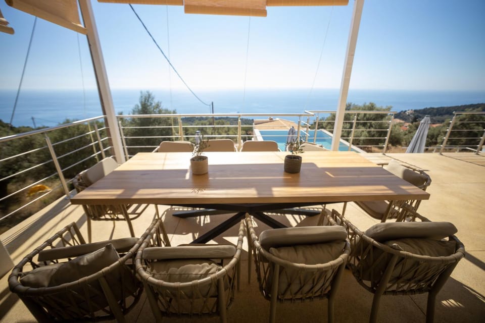 View (from property/room), Dining area, Sea view
