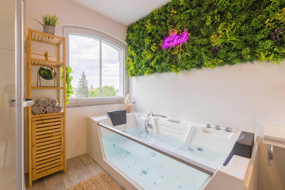 Hot Tub, Hot Tub, Bath