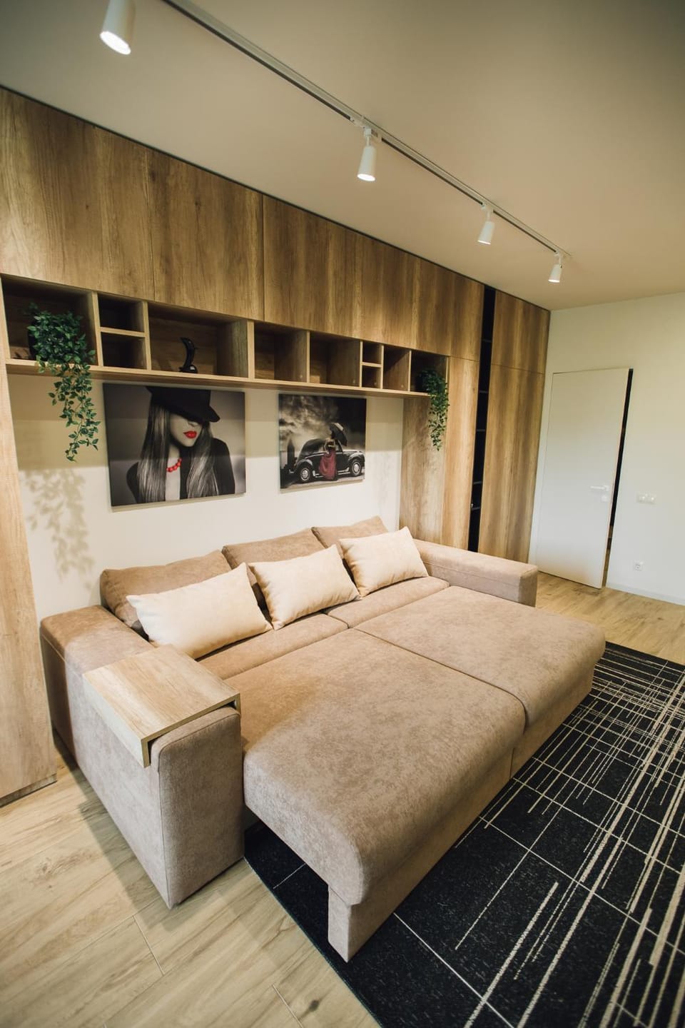 Photo of the whole room, Seating area