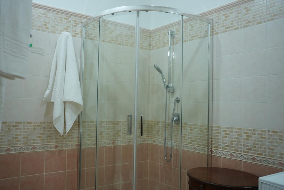 Shower, Bathroom, towels