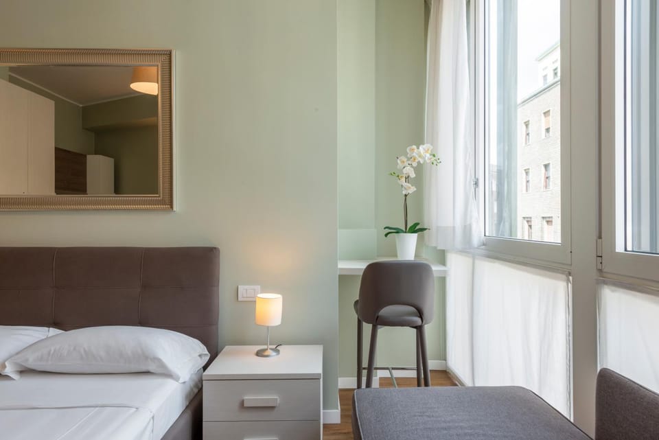 Photo of the whole room, Bedroom
