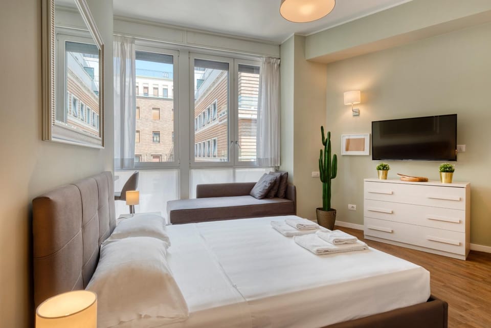 Bed, TV and multimedia, Living room, Photo of the whole room, Bedroom, towels