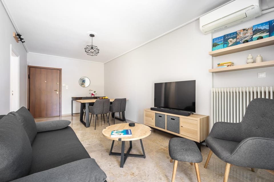 TV and multimedia, Living room, Seating area, air conditioner