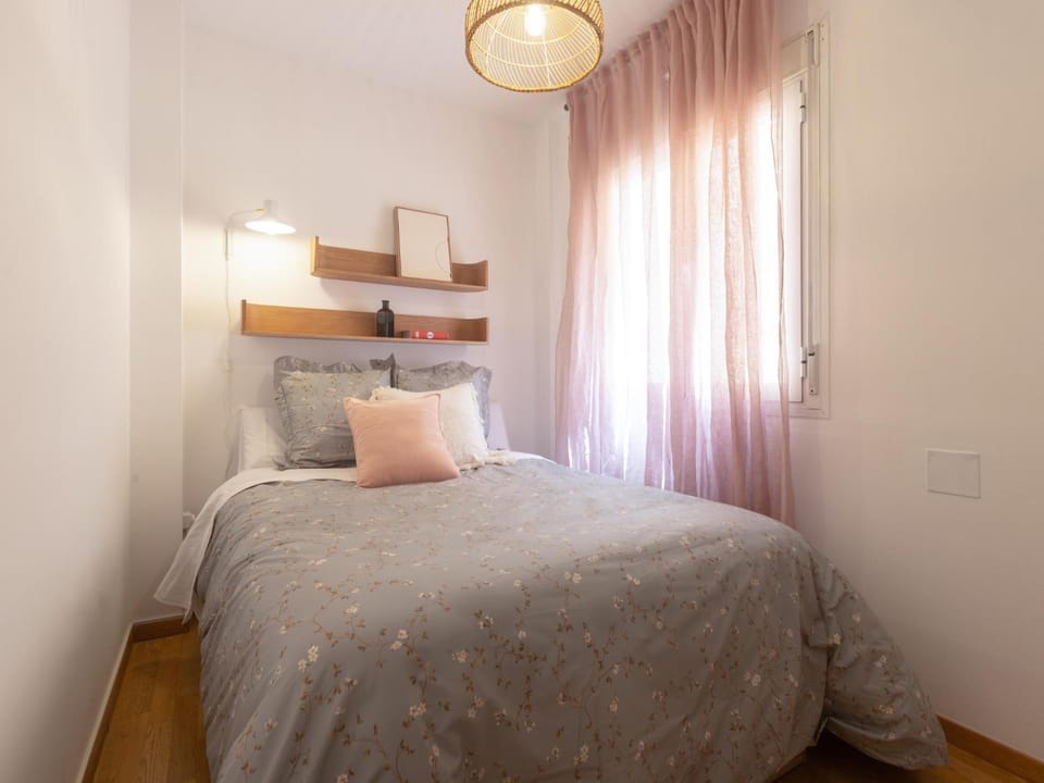 Bed, Bedroom, heating, air conditioner