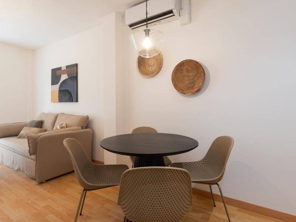 Dining area, heating, air conditioner