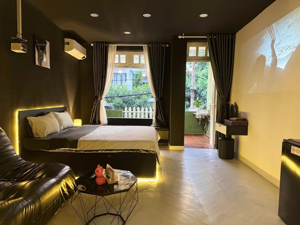 Property building, TV and multimedia, Living room, Photo of the whole room, Seating area