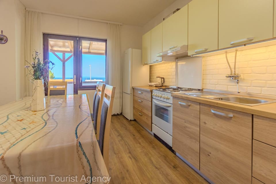 Kitchen or kitchenette, oven, stove