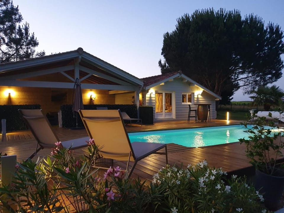 Swimming pool, Swimming pool