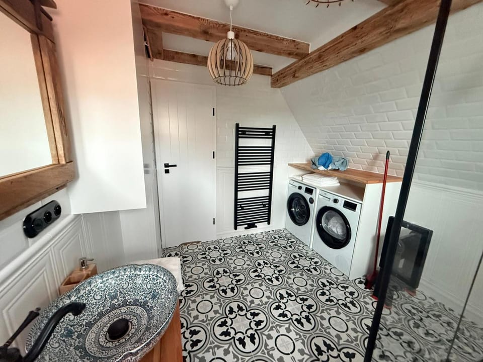 Bathroom, towels, washing machine, dryer