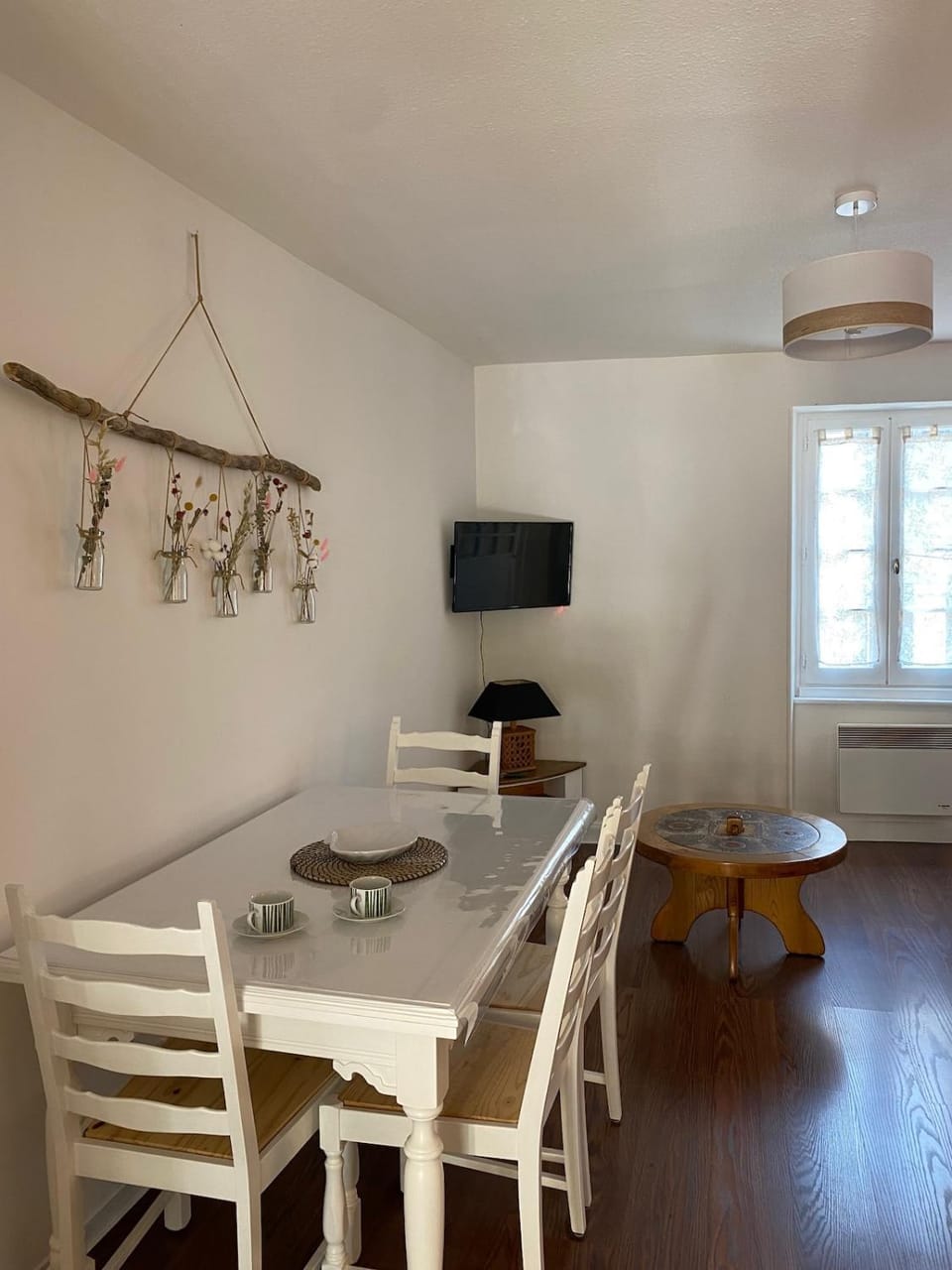 TV and multimedia, Living room, Seating area, Dining area