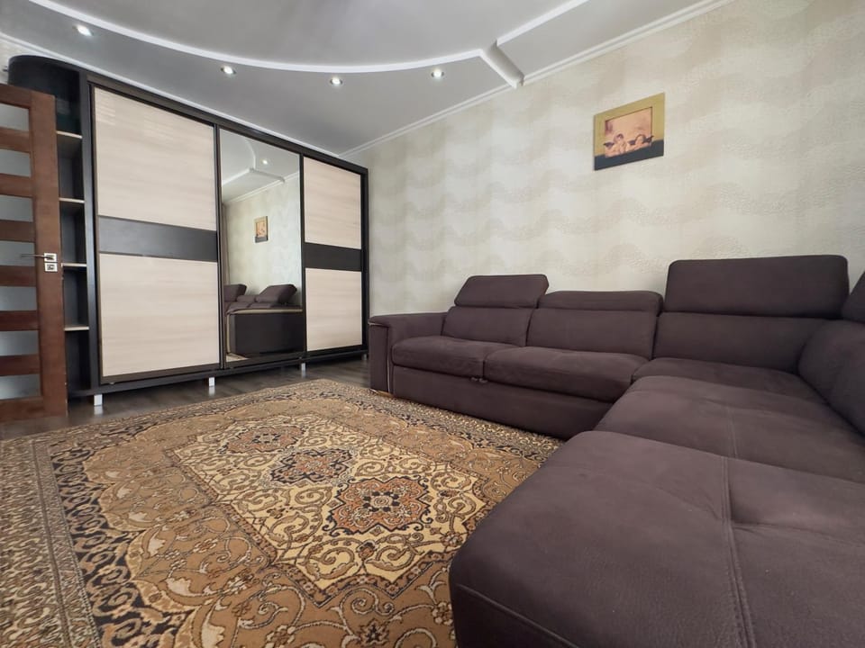 Spacious Modern Apartment mins drive to City Center Apartment in Chișinău