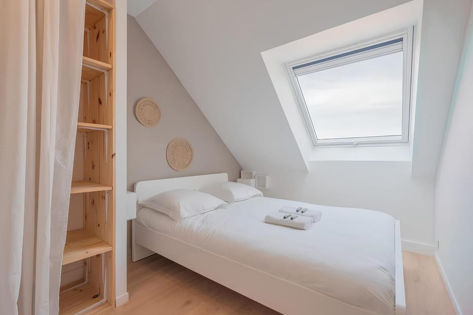 Bed, Photo of the whole room, Bedroom, towels, wardrobe