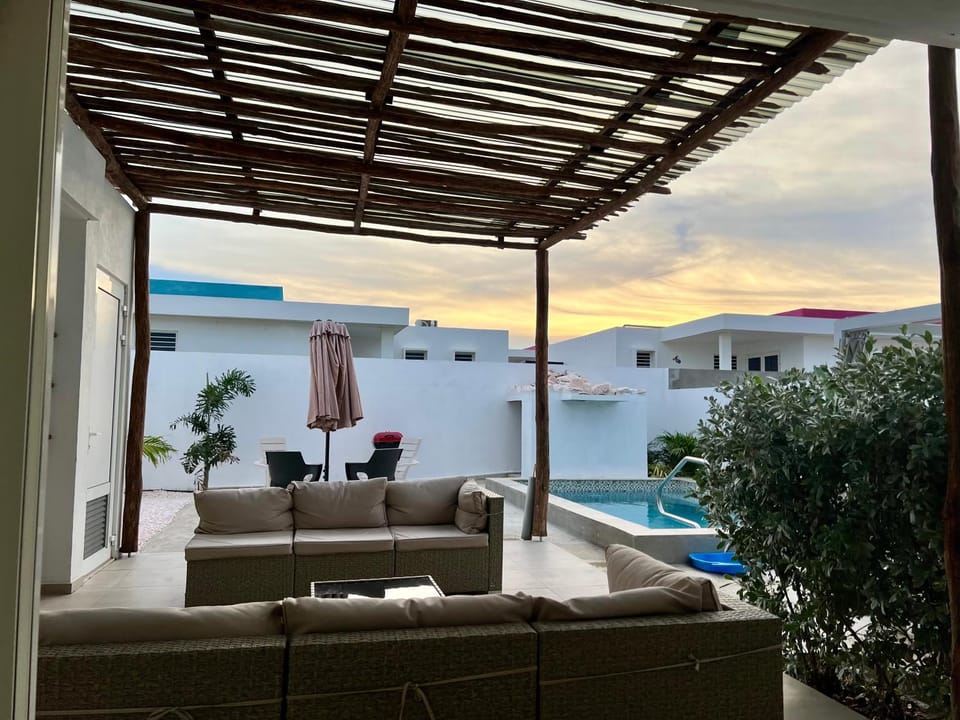 Balcony/Terrace, Seating area, Pool view, Swimming pool, Swimming pool