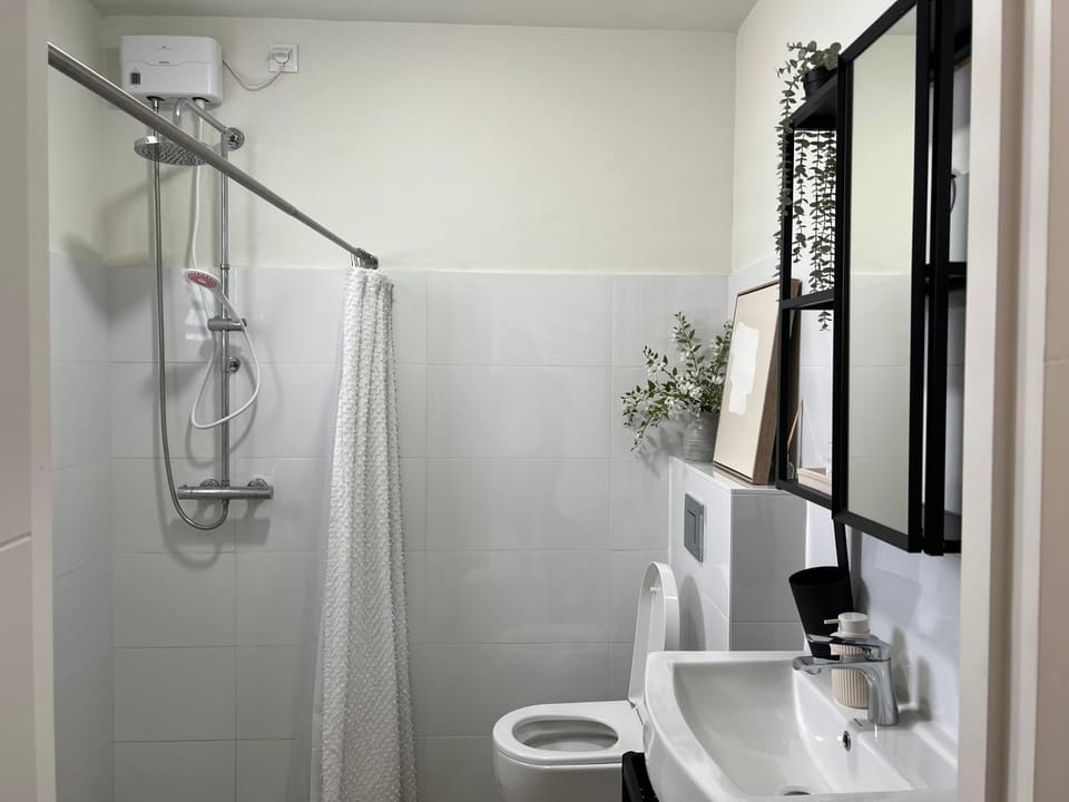 Shower, Bathroom, heating, towels