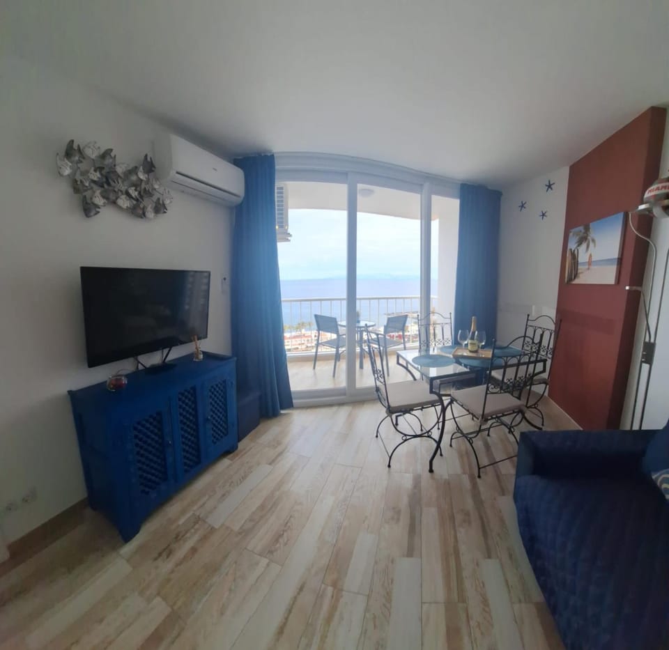 Natural landscape, TV and multimedia, Living room, Seating area, Dining area, Evening entertainment, Sea view