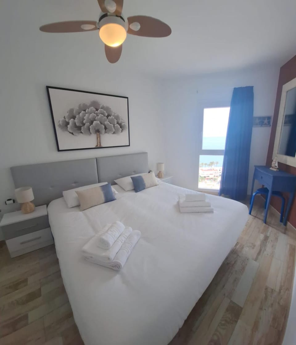 Photo of the whole room, Bedroom, towels
