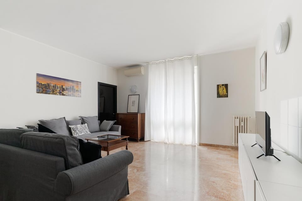 Communal lounge/ TV room, TV and multimedia, Living room