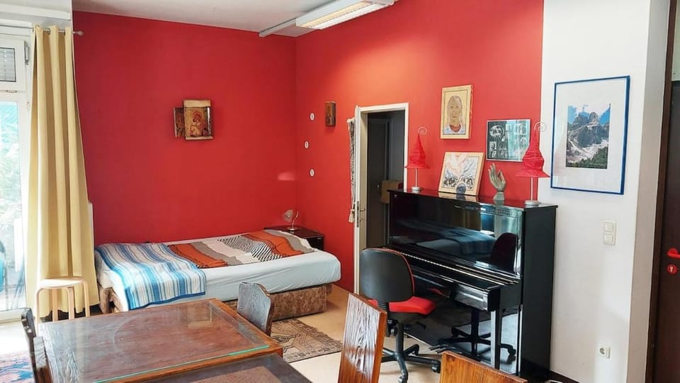 Photo of the whole room, Seating area, Bedroom