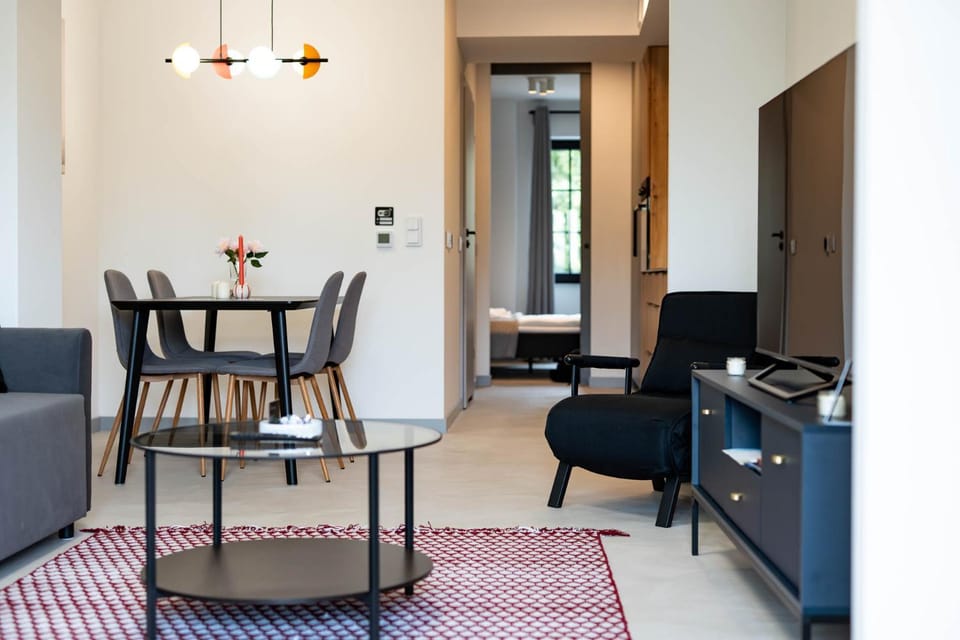 TV and multimedia, Living room, Seating area, Dining area
