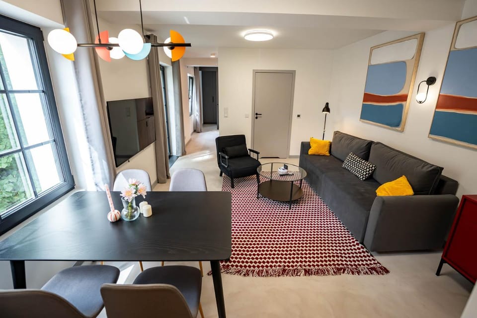 TV and multimedia, Living room, Seating area, Dining area