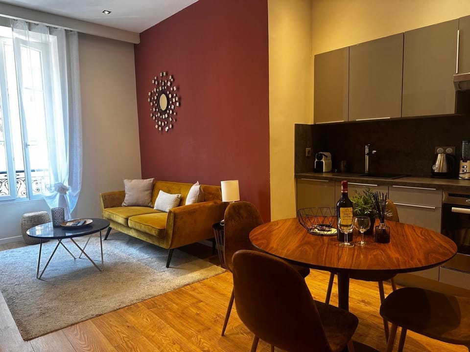 Le Niçois Élégant 2pièces climatisé cœur port Nice Apartment in Nice