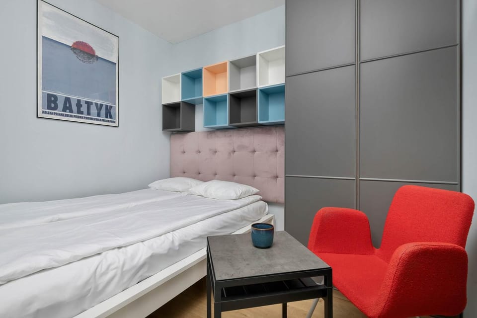 Bed, Living room, Photo of the whole room, Seating area, Bedroom